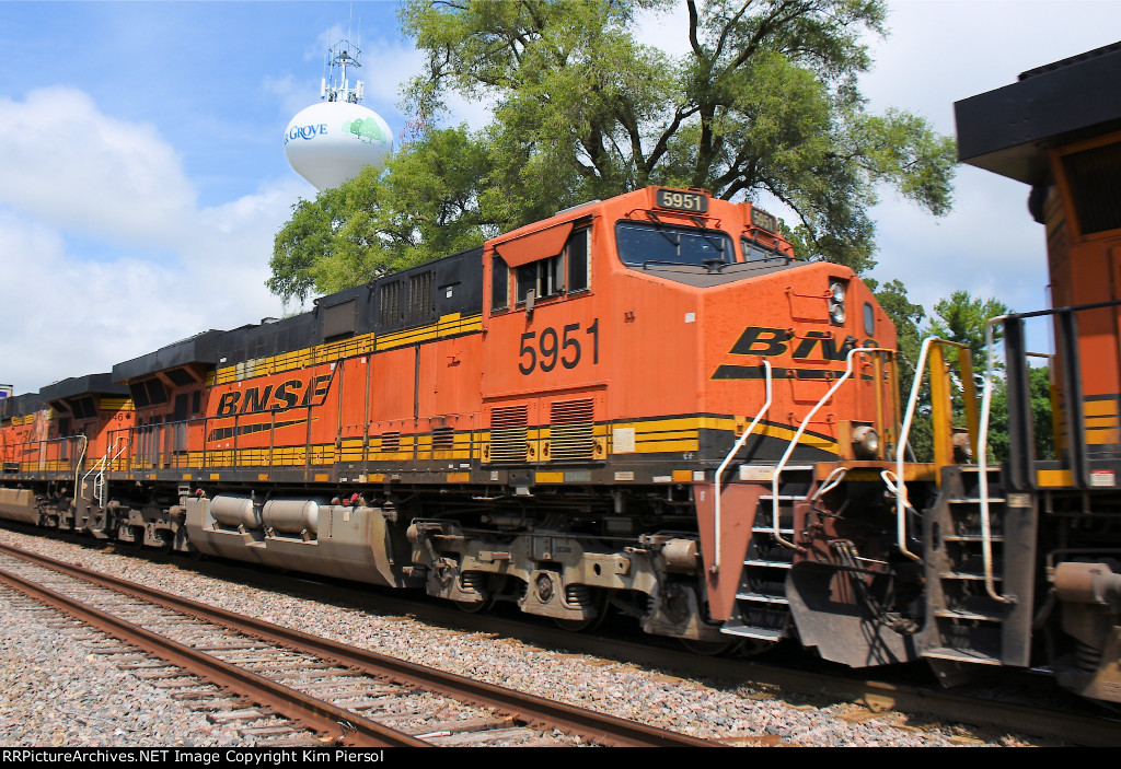 BNSF 5951